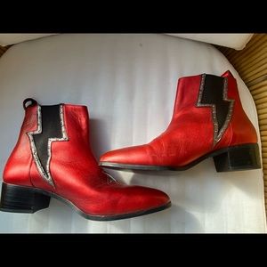Red metallic boots with stars